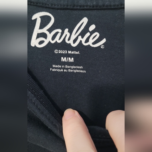 Euc Barbie spellout graphic tshirt size M - Picture 4 of 6
